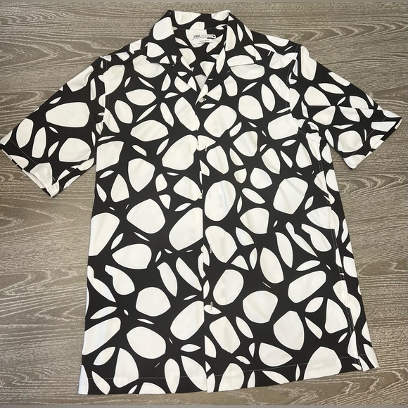 ZARA Black/White Printed Stretch Floral Shirt - Picture 2 of 4